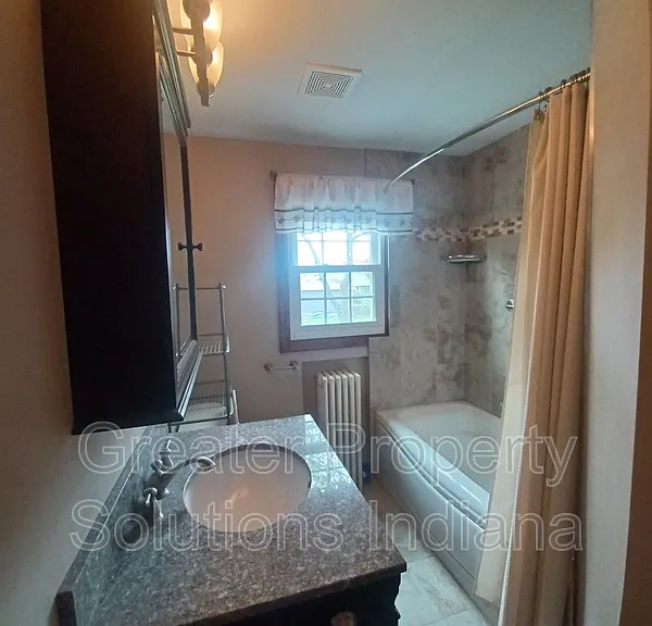 625 E South St — Photo 19