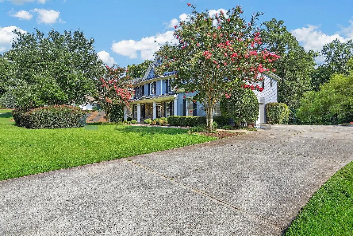 5 bed, 4.5 bath, 4020 sqft, $4,050 — Photo 2