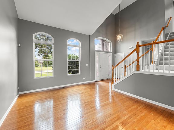 3rd image of 3111 Drury Ln