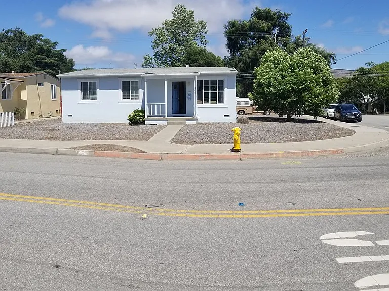 209 Jeffrey Dr — Photo 3