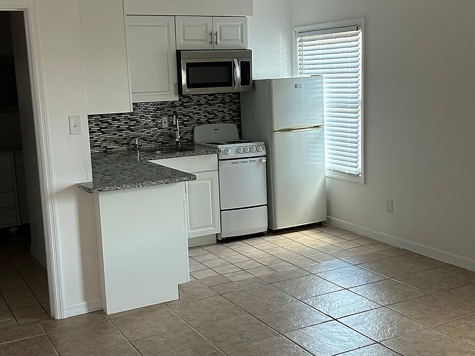 1st image of 610 Georgetown Dr #10