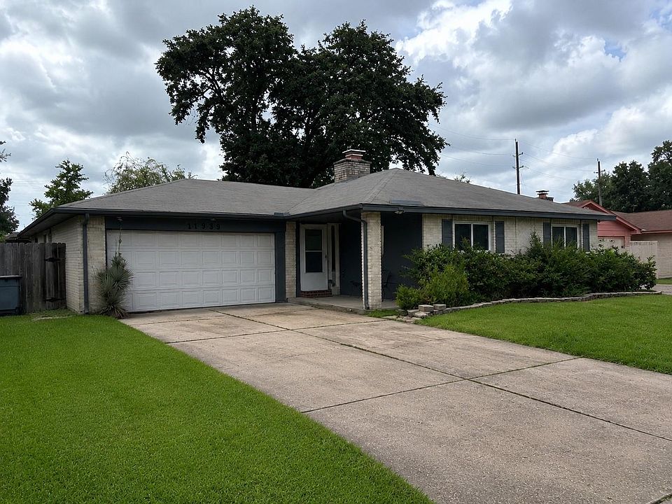 1st image of 11939 Paramount Ln