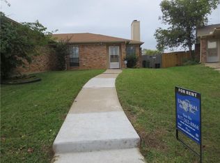 5800 Falconcrest Dr, Arlington, TX 76017