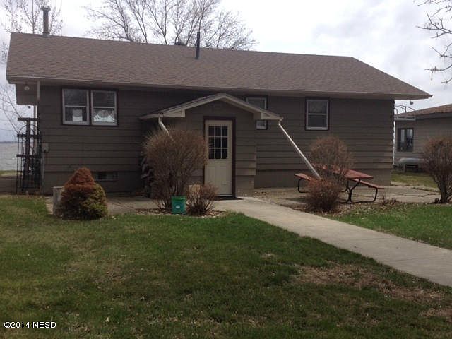 1st image of 796 N Lake Dr