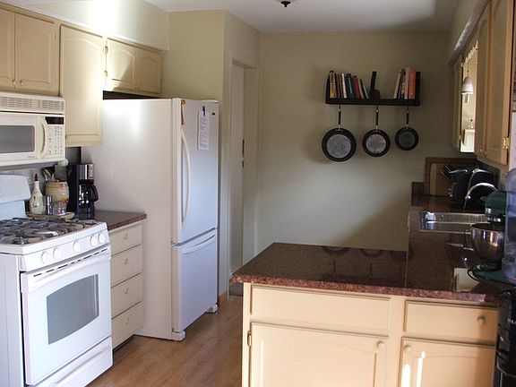 4th image of 2301 Sandridge Ct