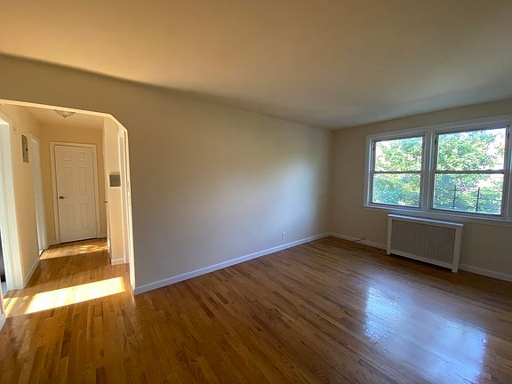 3rd image of 28-09 172nd St #D