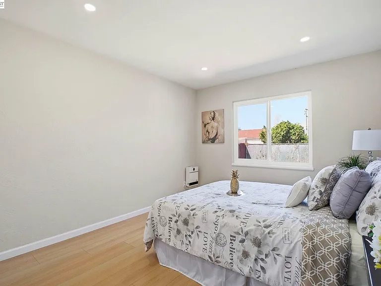 937 Neil Way — Photo 3