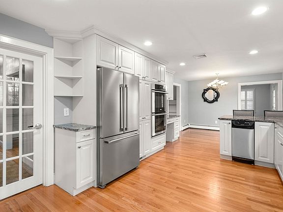 5th image of 25 McKinnon Ave