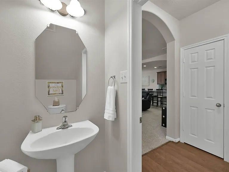 15 Aquiline Oaks Pl — Photo 8