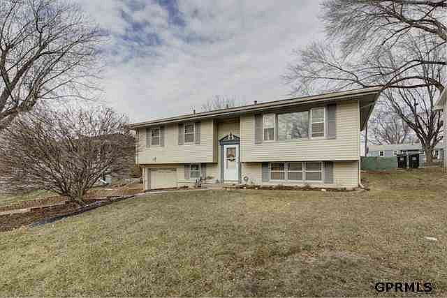 1st image of 8528 Lakeview Dr