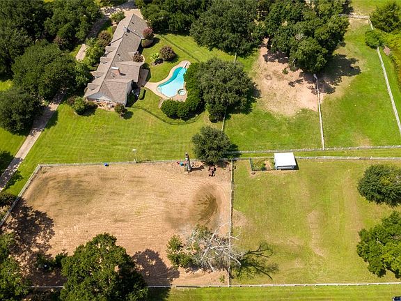 Perfect for horses! Arena, 4 pastures, round pen, cross fenced, 9 stall barn, wash rack, 2 tack rooms, huge breezeway.