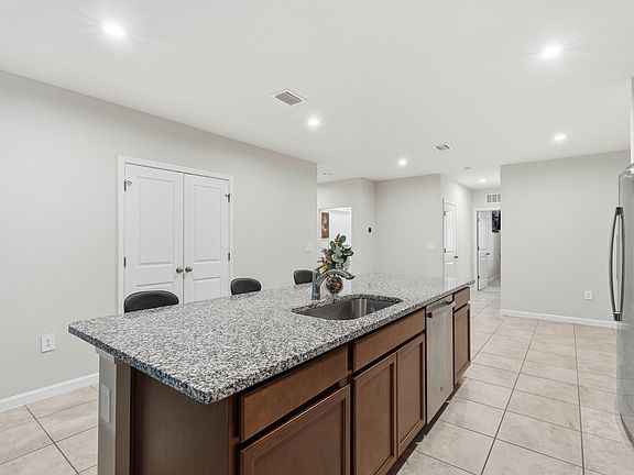 5th image of 271 Raspberry Road