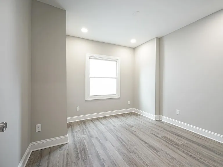 3130 Dickinson St — Photo 16
