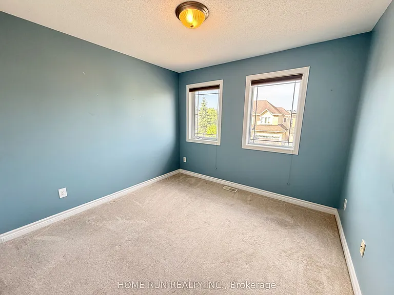 114 Glendore St — Photo 37