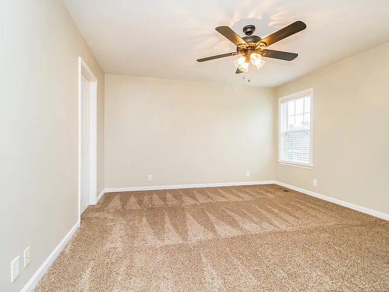 2910 Iona Dr — Photo 9