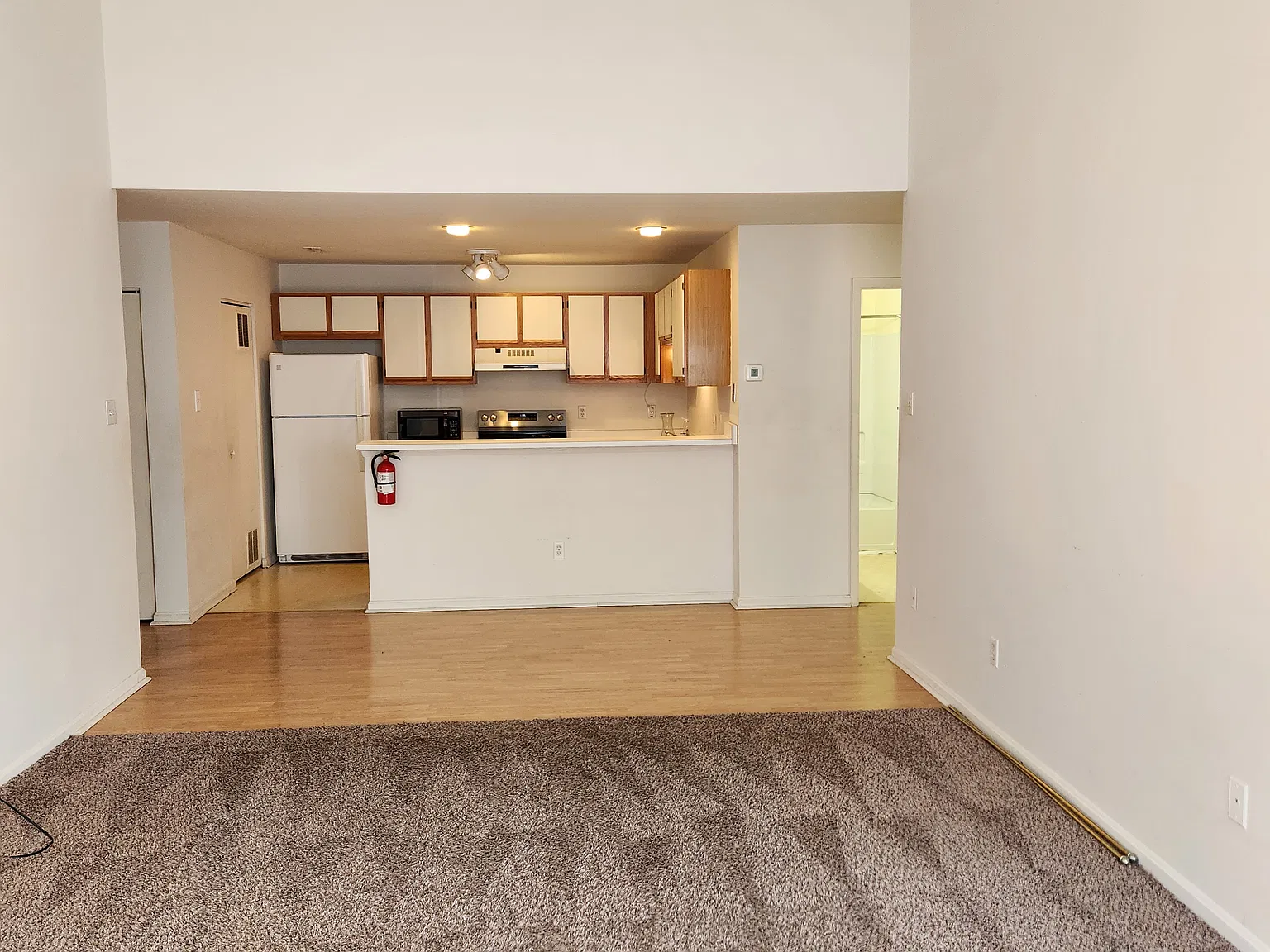 2 bed, 1060 sqft, $2,200 — Photo 3
