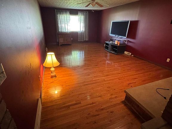5th image of 6832 Young Rd