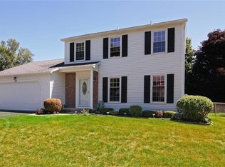 23 Pennicott Cir, Penfield, NY 14526