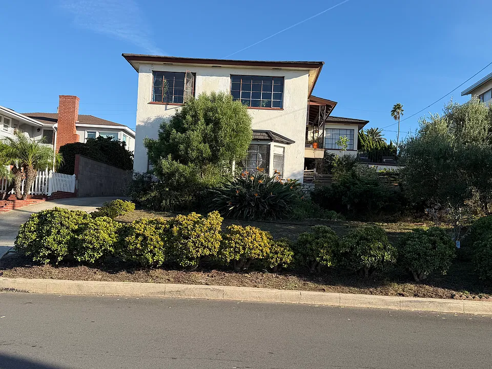 144 Palos Verdes Blvd #4