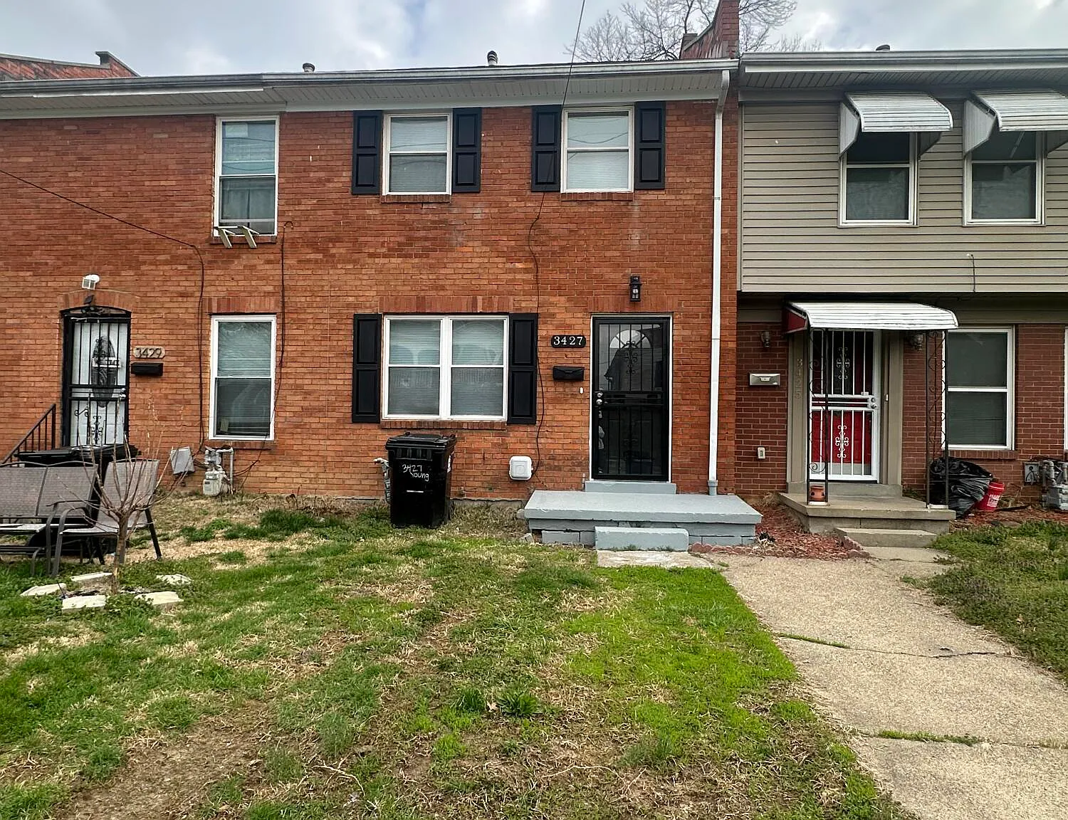 3 bed, 1.0 bath, 1044 sqft, $1,150 — Photo 2