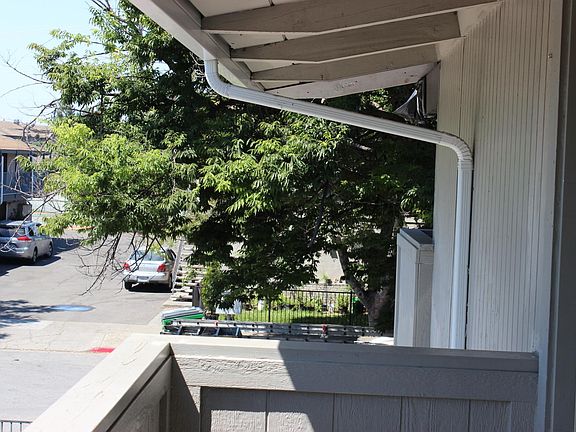 3rd image of 176 Gramercy Pl APT 4