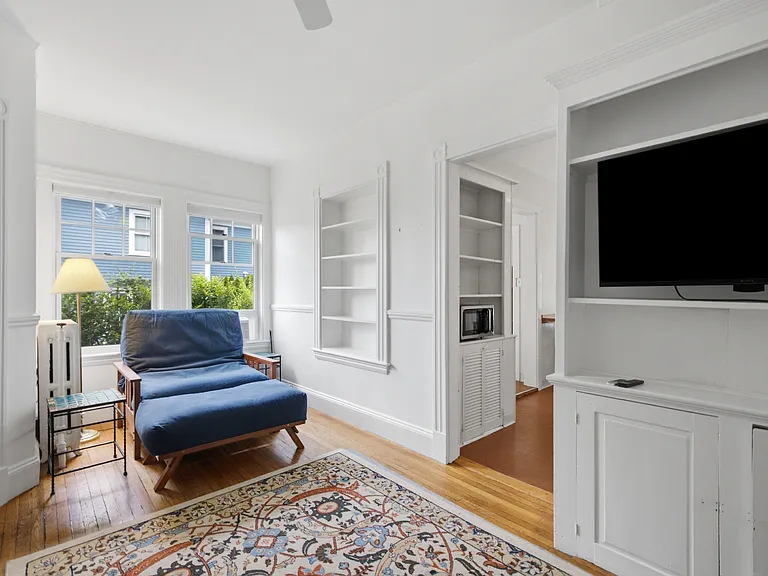 8 Mason St #8 — Photo 3