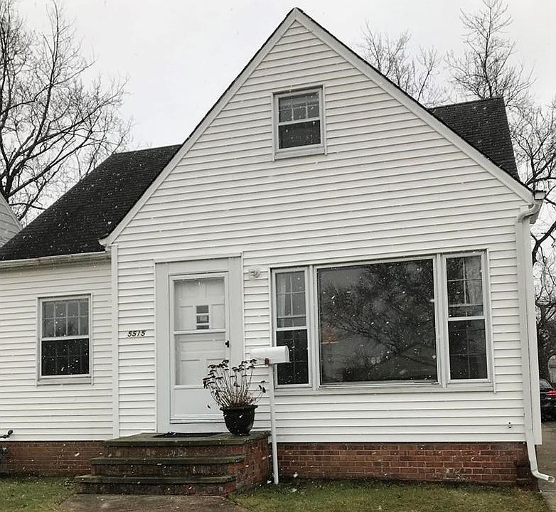 Welcome home to 5515 Haverhill. Walk to schools, Ridgewood golf course, library, The  Shops of Parma, Senior citizen recreation center, and Parma Hospital.