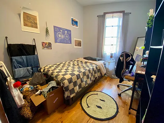 Rented by Safdie Realty Group | media 16