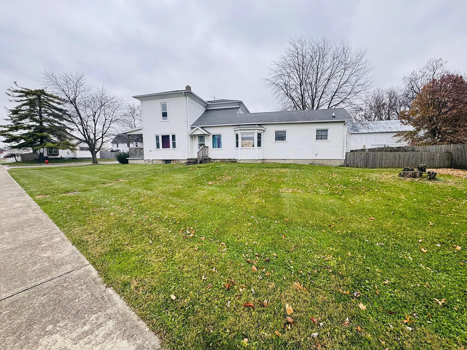 118 W Walnut St photo 1