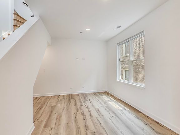 5th image of 5126 S Kenwood Ave #301