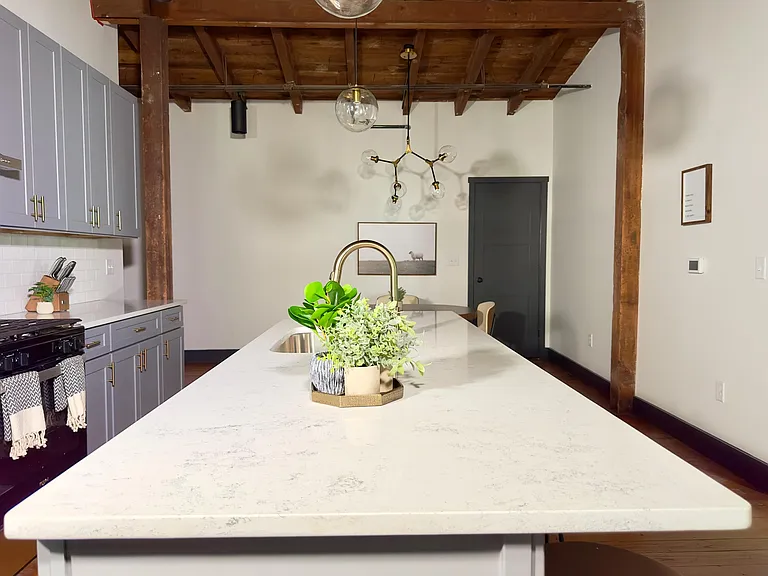 437 W Grant St #302 — Photo 8