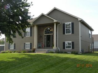 1520 Saddlebrook Rd, Raymore, MO 64083