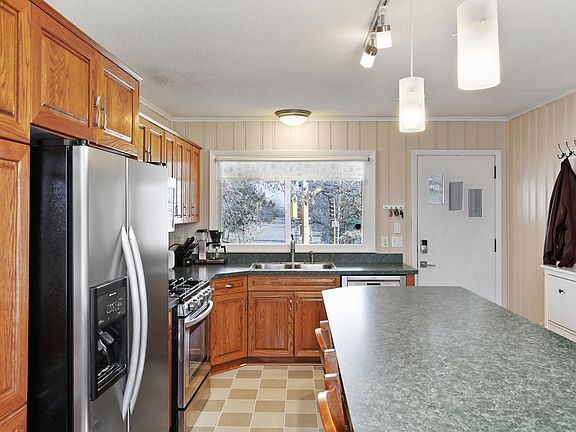 3rd image of 1525 Winnetka Ave N