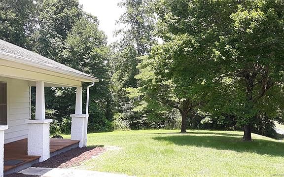 5th image of 845 Dennis St