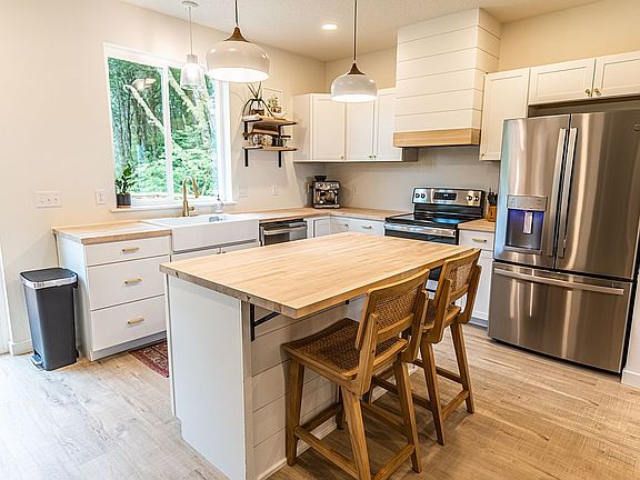 3rd image of 3021 Stella Rd