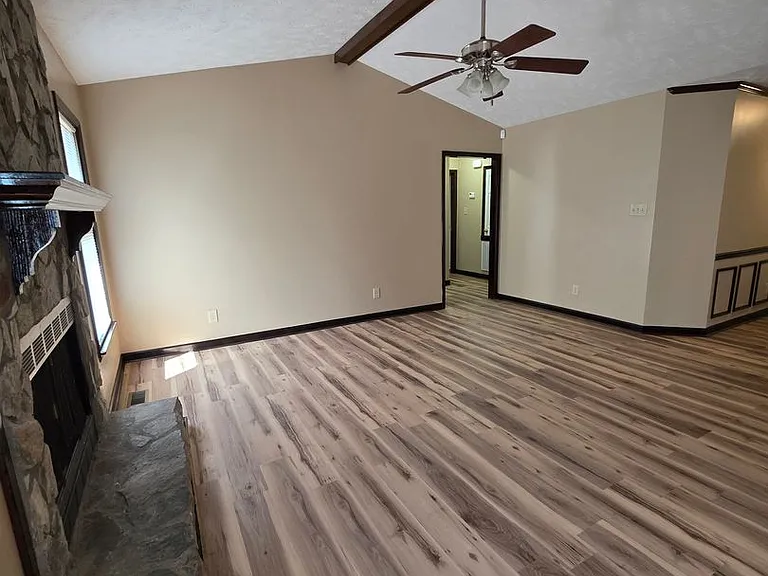 513 Roundtree Dr — Photo 9