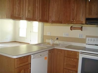 4th image of 700 Bishop Ct