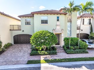 104 Via Poinciana Ln, Boca Raton, FL 33487