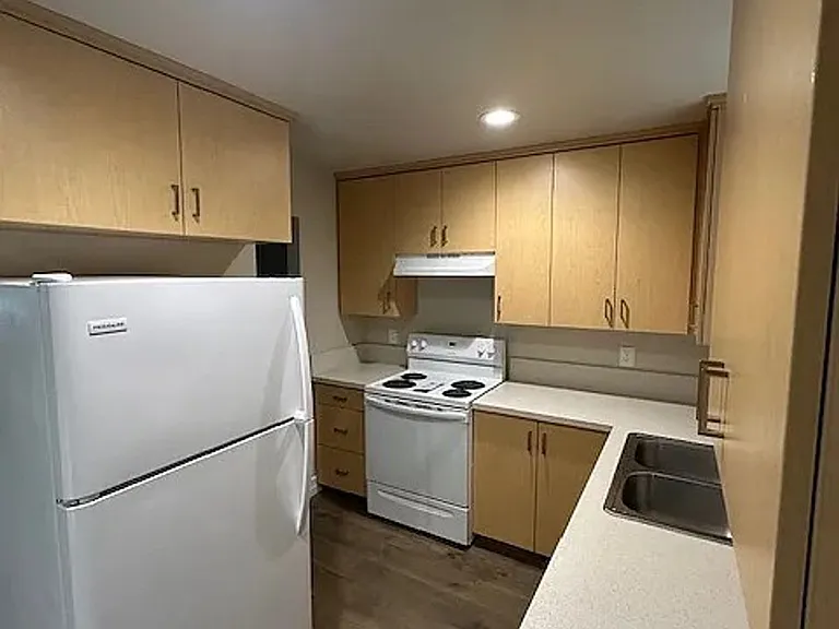 578 N Brown St — Photo 6