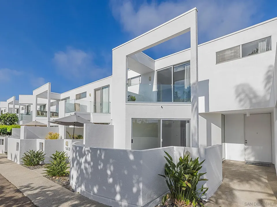 141 Mozart Ave