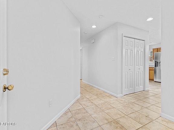 4th image of 5224 Avery Woods Ln
