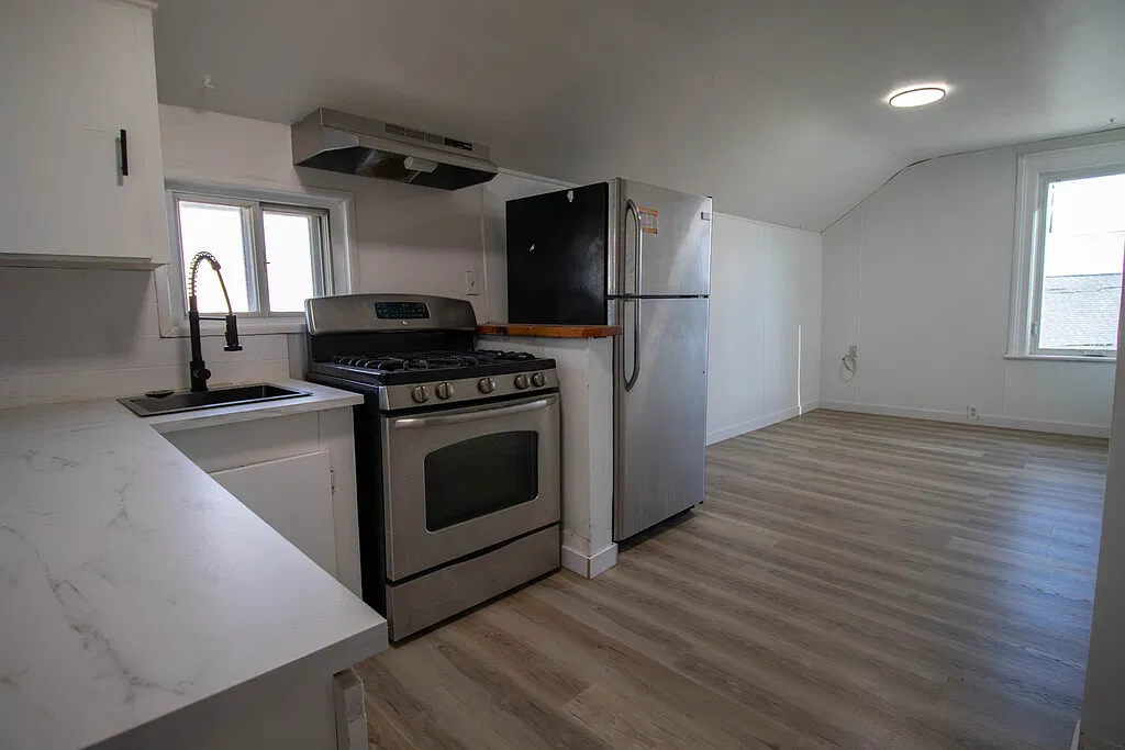 53 Vine Street South — Photo 2