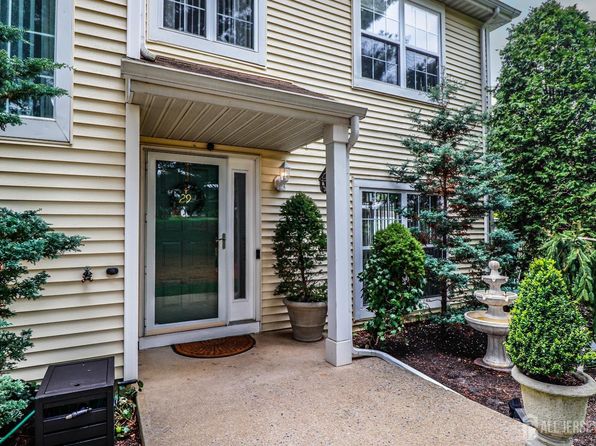 29 Ardsley Sq, Parlin, NJ 08859