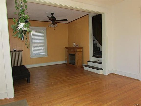 4th image of 216 Fullerton Ave