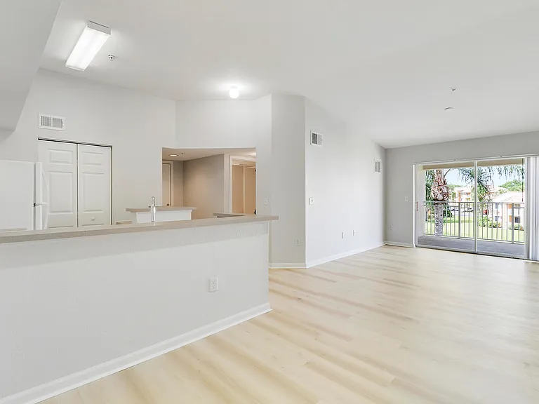 121 SW Palm Dr #306 — Photo 35