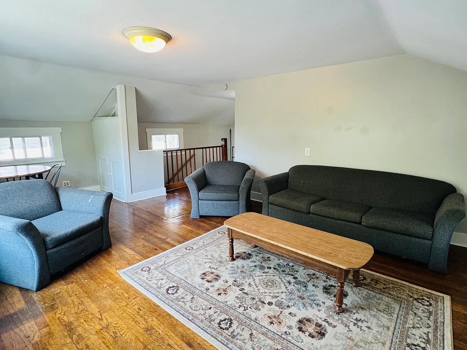 8 bed, 1424 sqft, $850 — Photo 2