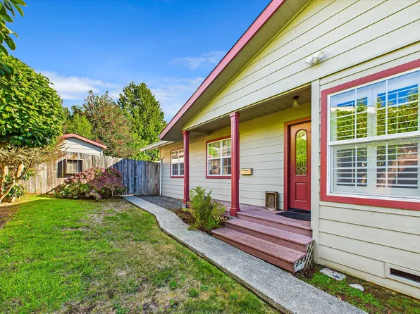 1013 Valley View Dr, Fortuna, CA 95540