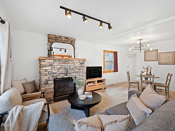 3rd image of 1150 Empire Ave #33