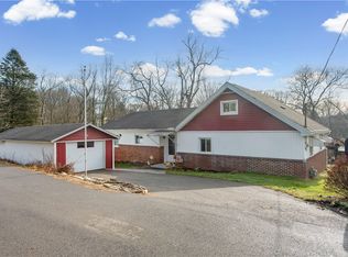 2 Lakeside Dr, Evans City, PA 16033