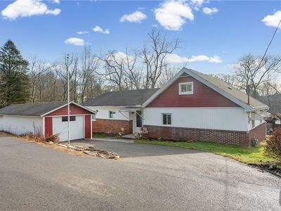 2 Lakeside Dr, Evans City, PA, 16033